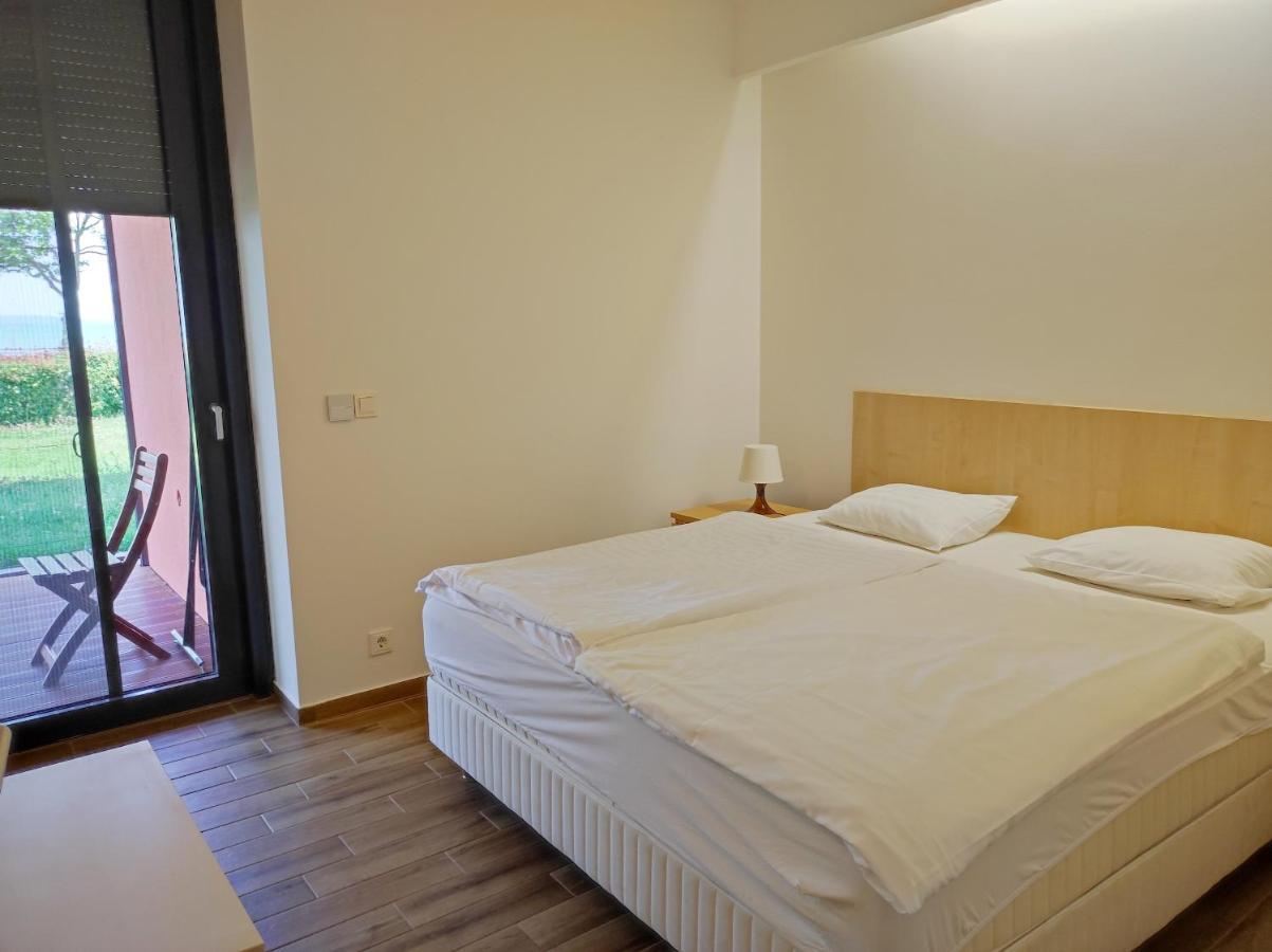 Soleil Apartmanok Balatonlelle Exterior photo